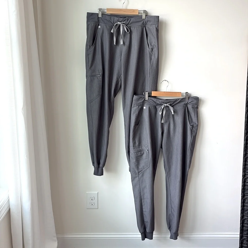 Figs Set of 2 Zamora Jogger Scrub Pants Grey #1670 6 Pockets Yoga Waist Size M - Picture 2 of 12